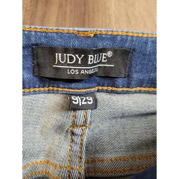 Judy Blue Women's Skinny Fit Medium Wash Distressed Denim Jean Size 9/29 - Picture 3 of 10